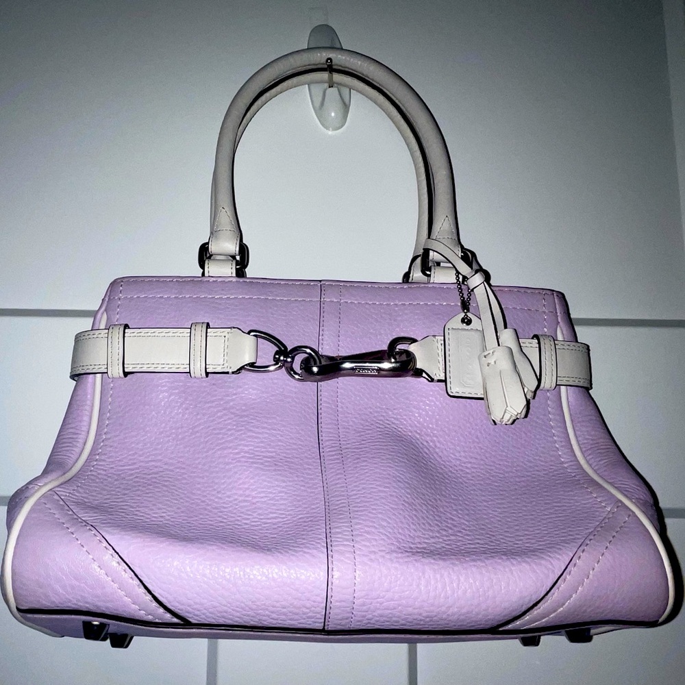 Rare! Barely used Lilac Coach Hampton carry all tote style: 10688